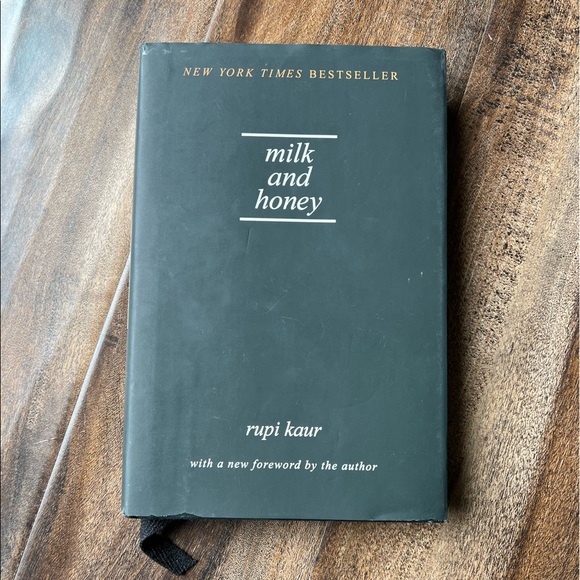 Milk and Honey by Rupi Kaur - Picture 1 of 4